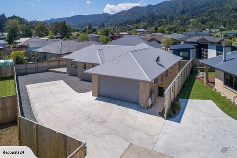 Photo of property in 80 Golden Shore Place, Coromandel, 3506