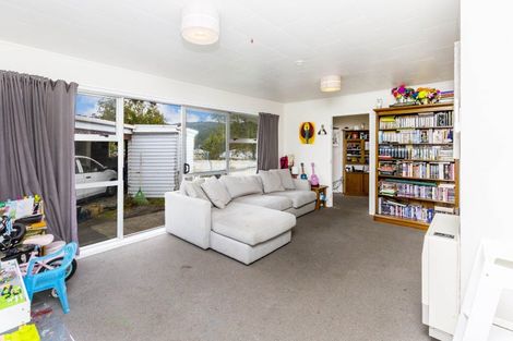 Photo of property in 23 Blueberry Grove, Timberlea, Upper Hutt, 5018