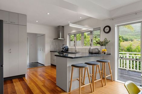 Photo of property in 43 Silverstream Road, Crofton Downs, Wellington, 6035