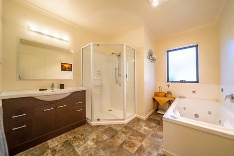 Photo of property in 150 Upper Fitzherbert Road, Wainuiomata, Lower Hutt, 5373