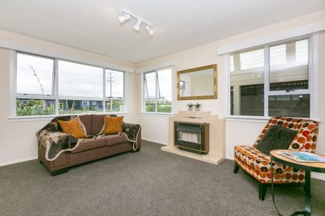 Photo of property in 18 Gisborne Terrace, Opunake, 4616