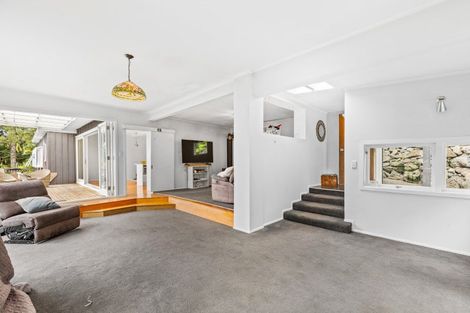 Photo of property in 2a Opou Road, Titirangi, Auckland, 0604