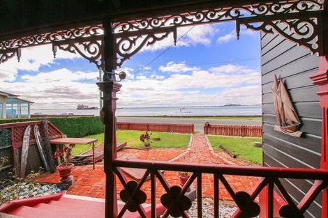 Photo of property in 236 Marine Parade, Bluff, 9814