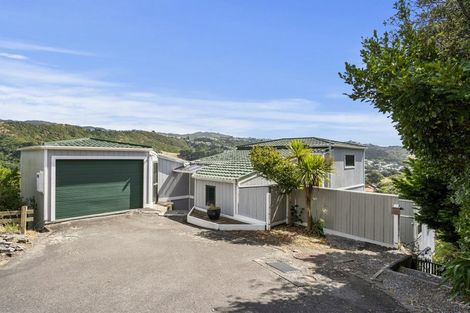 Photo of property in 20 Bay Lair Grove, Island Bay, Wellington, 6023