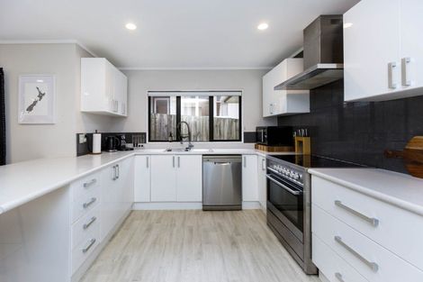 Photo of property in 5 Gloucester Street, Silverstream, Upper Hutt, 5019