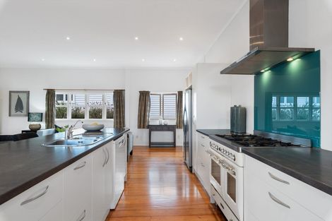 Photo of property in 21 Church Street, Northcote Point, Auckland, 0627