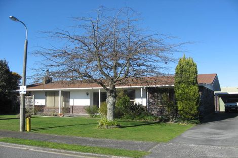 Photo of property in 6 Chisholm Place, Carterton, 5713