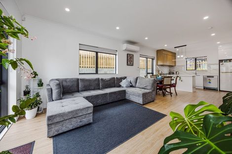 Photo of property in 16d Balgowan Terrace, Conifer Grove, Takanini, 2112