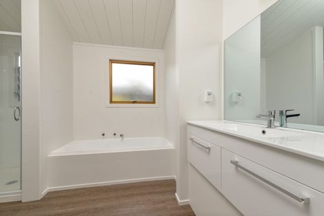 Photo of property in 12 Seamer Place, St Andrews, Hamilton, 3200