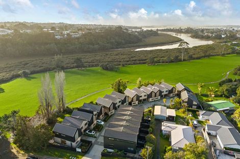 Photo of property in 28 Dawnhaven Drive, Te Atatu Peninsula, Auckland, 0610