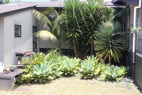 Photo of property in 53 Rua Road, Glen Eden, Auckland, 0602