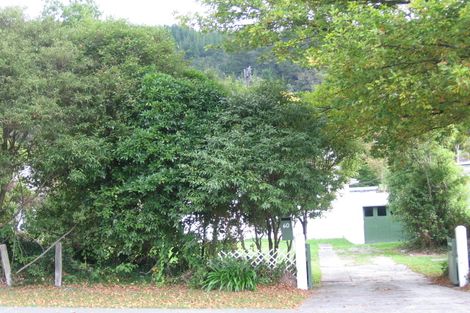 Photo of property in 60 Pinehaven Road, Pinehaven, Upper Hutt, 5019