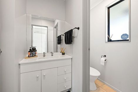 Photo of property in 16 Palm Grove Drive, Western Heights, Hamilton, 3200