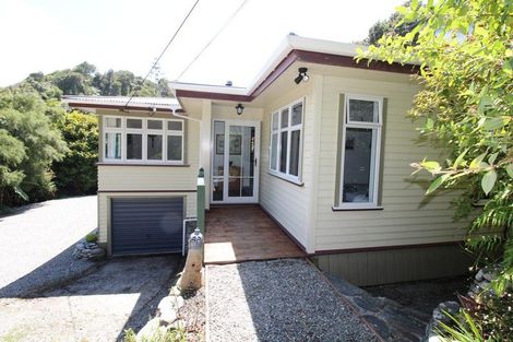 Photo of property in 15 Weenink Road, Karoro, Greymouth, 7805
