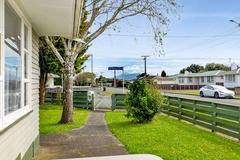 Photo of property in 27 Reid Avenue, Hawera, 4610