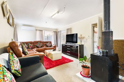 Photo of property in 4 Backhurst Grove, Massey, Auckland, 0614