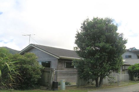 Photo of property in 74 Woodhouse Avenue, Karori, Wellington, 6012