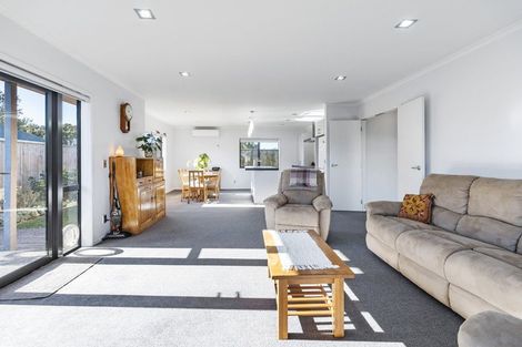 Photo of property in 63 Lismore Street, Merrilands, New Plymouth, 4312