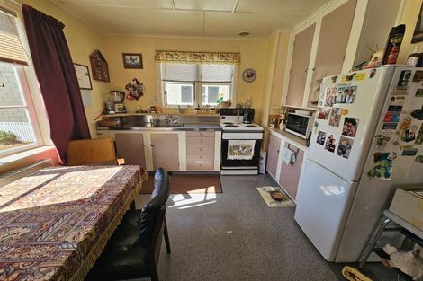 Photo of property in 92 Clyde Street, Balclutha, 9230