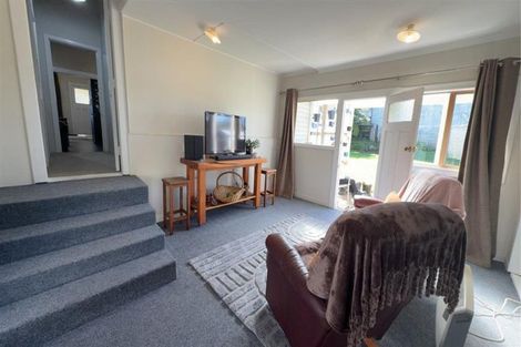 Photo of property in 27 Station Street, Tirau, 3410