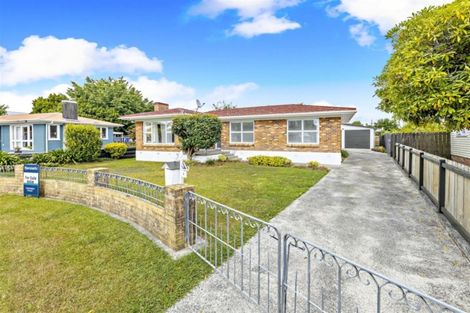 Photo of property in 15 Salas Place, Papakura, 2110