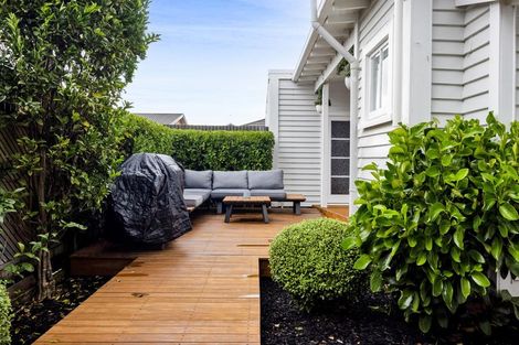 Photo of property in 211 Coronation Avenue, Welbourn, New Plymouth, 4310