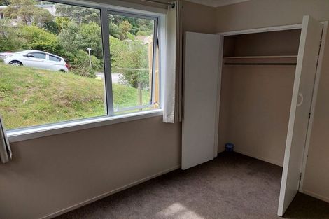 Photo of property in 25b Omega Street, Newlands, Wellington, 6037