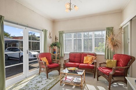 Photo of property in 361 Oxford Street, Levin, 5510