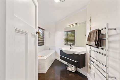 Photo of property in 19 Hemi Street, Narrow Neck, Auckland, 0622