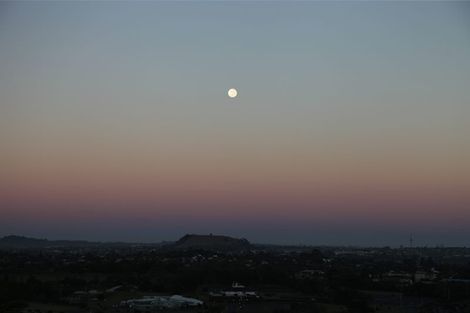 Photo of property in 17 Pitlochry Place, Highland Park, Auckland, 2010