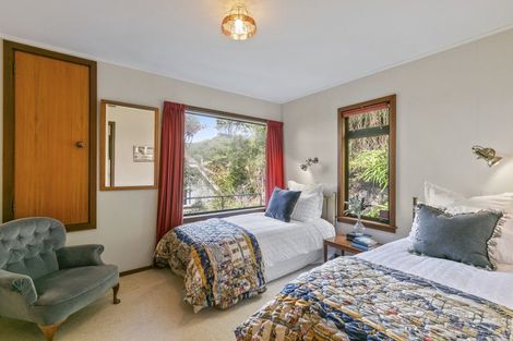 Photo of property in 31 Wadestown Road, Wadestown, Wellington, 6012