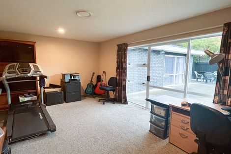 Photo of property in 142 Royal Park Drive, Parklands, Christchurch, 8083