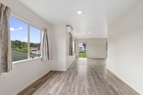 Photo of property in 22 Kinleith Way, Albany, Auckland, 0632