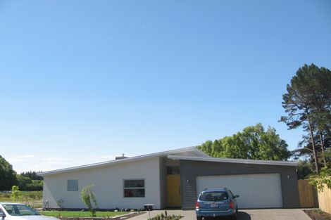 Photo of property in 27 Holbrook Way, Westmorland, Christchurch, 8025