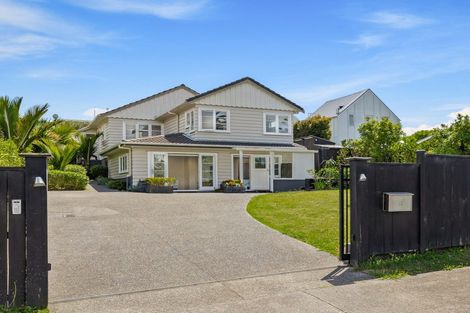 Photo of property in 28 Hanlon Crescent, Narrow Neck, Auckland, 0624