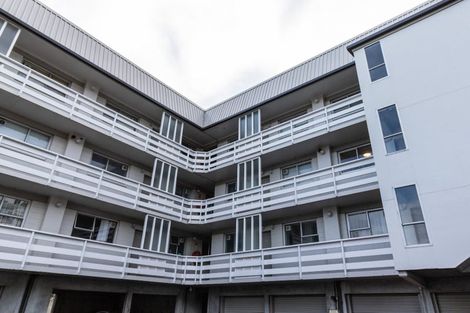 Photo of property in 5 Hawker Street, Mount Victoria, Wellington, 6011