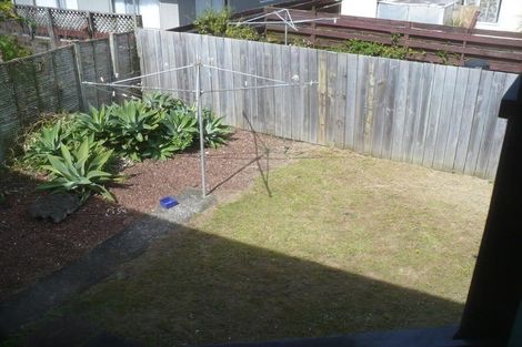 Photo of property in 2/1b Divich Avenue, Te Atatu South, Auckland, 0610