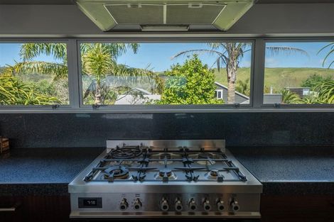 Photo of property in 32 Taumata Road, Omaha, 0986