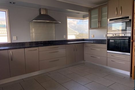 Photo of property in 1/10 Newburn Road, Waiake, Auckland, 0630