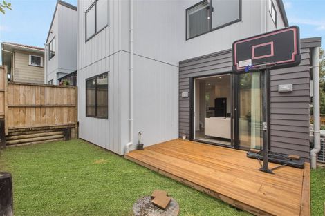 Photo of property in 1b Julia Place, Totara Vale, Auckland, 0629