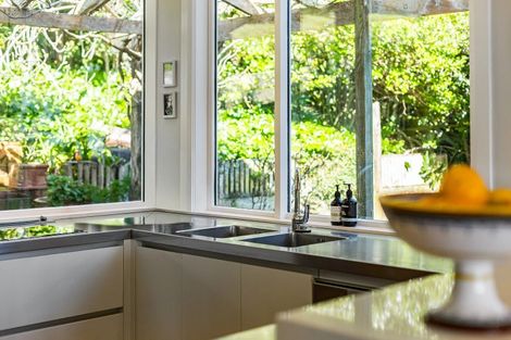 Photo of property in 334 Oriental Parade, Oriental Bay, Wellington, 6011