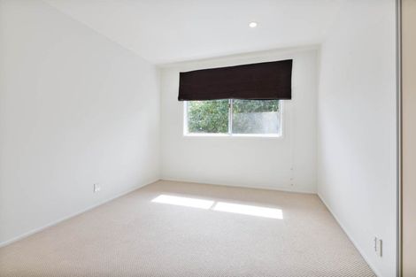 Photo of property in 28 Nor'east Drive, Northcross, Auckland, 0632