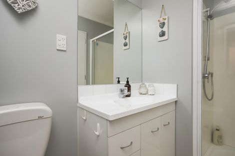 Photo of property in 16 Stellata Court, Randwick Park, Auckland, 2105