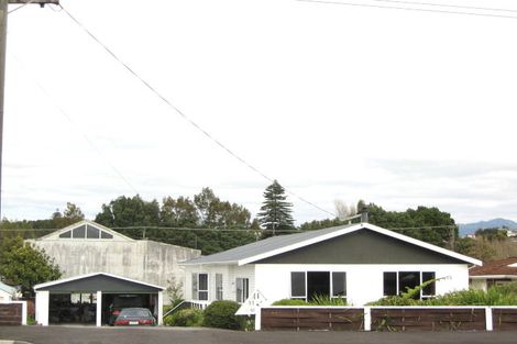 Photo of property in 33 Birdwood Avenue, Moturoa, New Plymouth, 4310