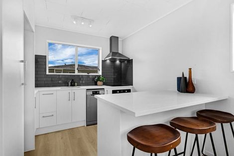 Photo of property in 2/37 Blacklock Avenue, Henderson, Auckland, 0612