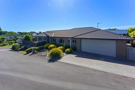 Photo of property in 12 Simpson Crescent, Raumati Beach, Paraparaumu, 5032