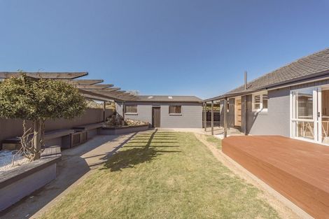 Photo of property in 15 Quebec Place, Wainoni, Christchurch, 8061