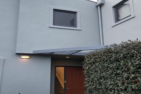 Photo of property in 14 Marina View, Paremata, Porirua, 5026