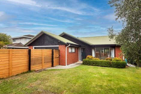 Photo of property in 265 Queenspark Drive, Parklands, Christchurch, 8083
