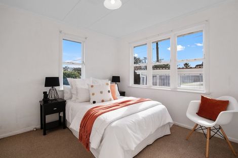 Photo of property in 1/28 Neal Avenue, Glenfield, Auckland, 0629